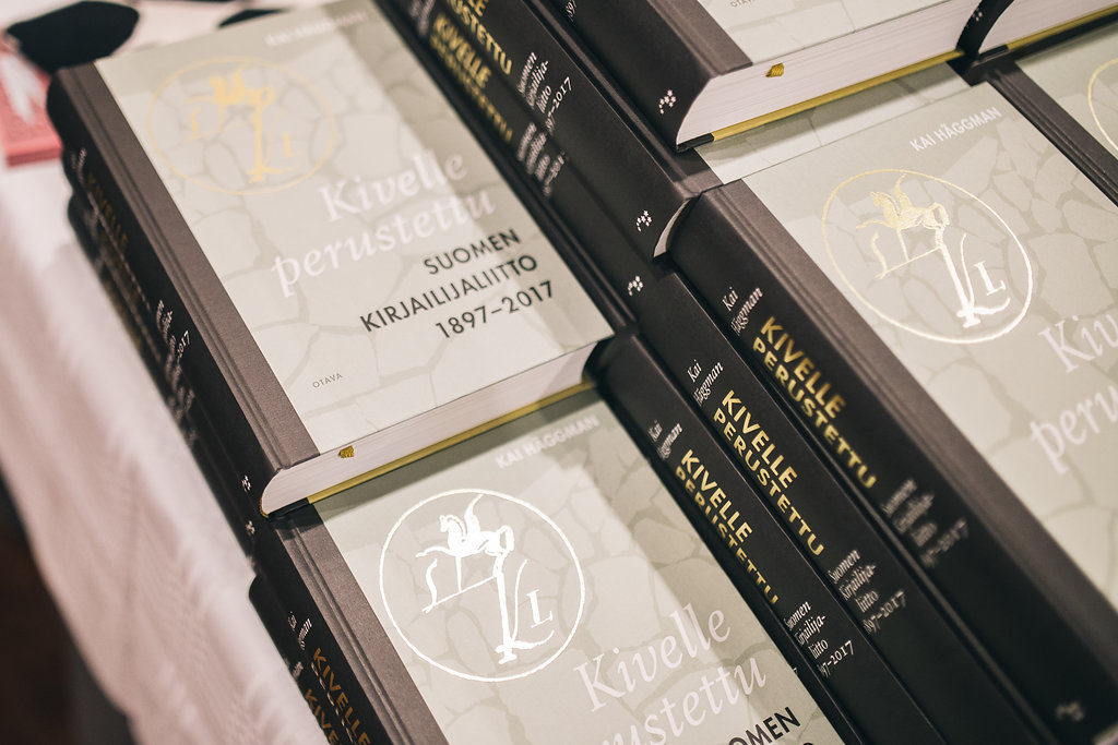 Kirjailijaliitto120v-1